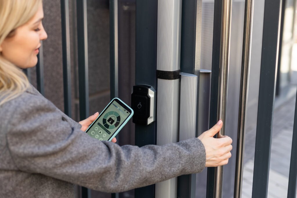 Corporate access control solution entering building with mobile access